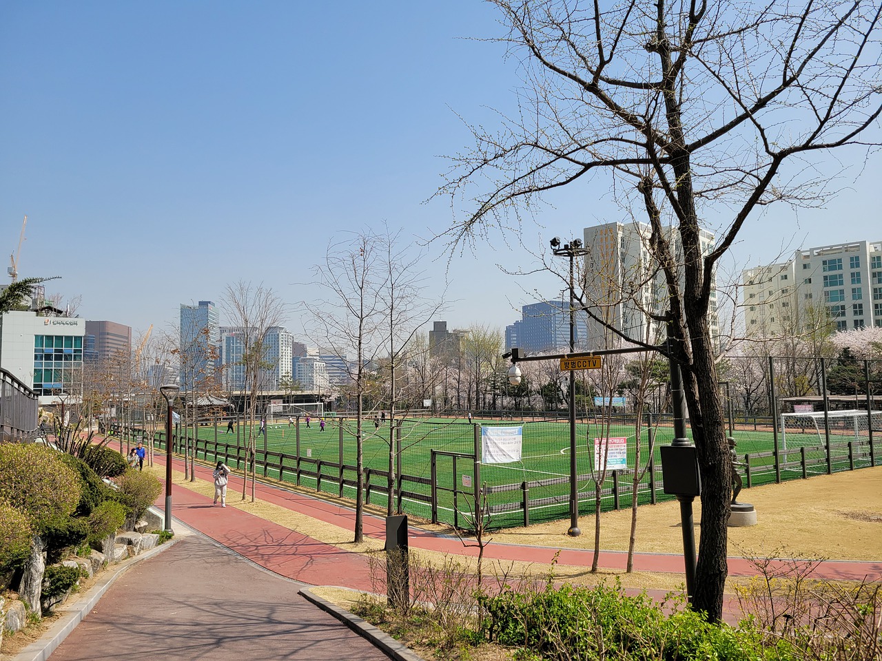 半场战报：西海岸1-0亚泰，陈柏良助攻里切利头球破僵