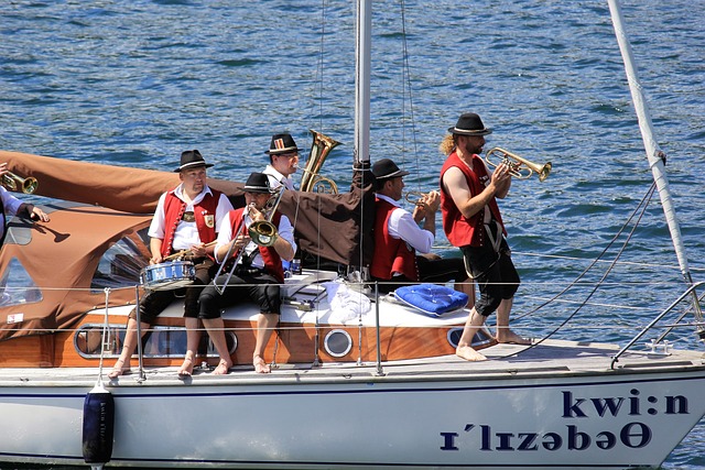 亚历山大三节12中10轻取33分，连续95场拿到20+